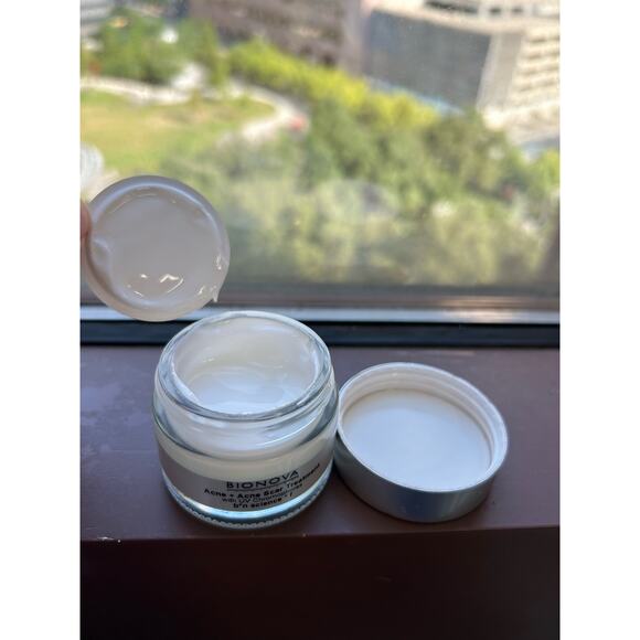 BIONOVA Acne + Acne Scar Treatment with UV Chromophores - Picture 5 of 6